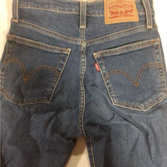 Women’s Levi’s Straight Leg Wedgie Blue Jeans - Picture 2 of 4